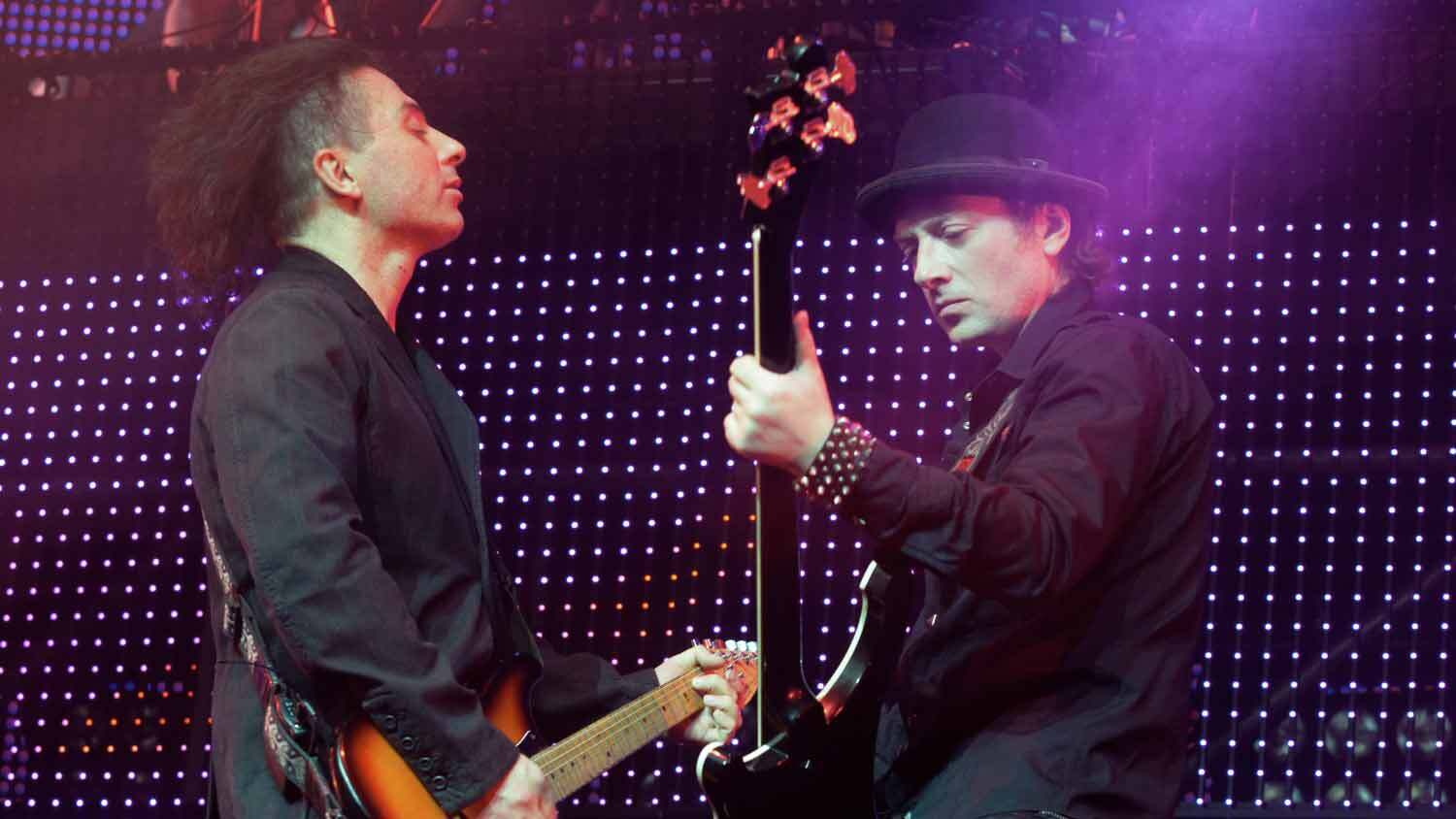 На здании УрФУ появится памятная доска в честь группы Агата Кристи