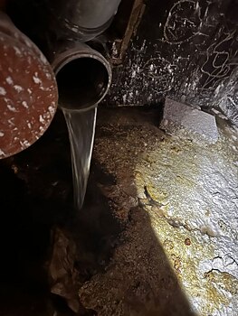 Пенсионер украл 236 тысяч на ремонте канализации