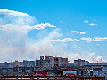 «Понеслась по полю жатва»: над северо-западом Челябинска поднялся густой дым