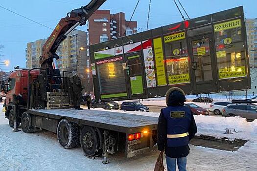 В Петербурге снесли несколько павильонов, где велась незаконная торговля