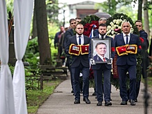 В Петербурге проходят похороны экс-министра транспорта Романа Старовойта
