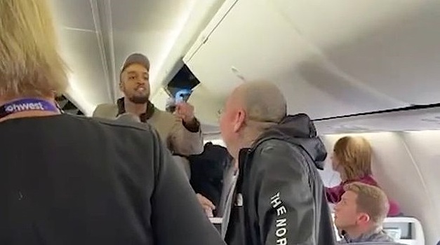 В самолете Southwest произошла драка после того, как пассажир столкнулся с женой другого пассажира