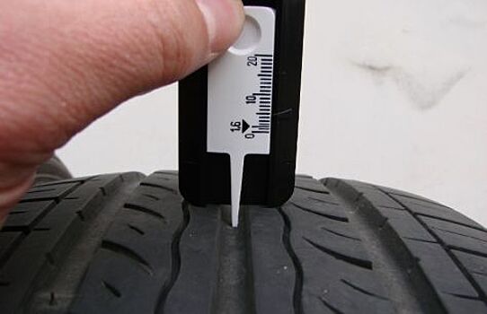 Износ шин автомобиля