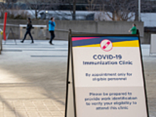 Тысячи канадских врачей отстранены от работы