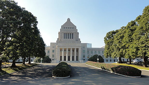 Парламент Японии отклонил проект резолюции о недоверии правительству
