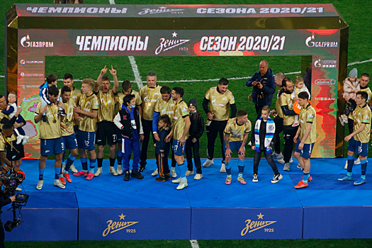 ​Скандалы, интриги и снова скандалы: каким получился футбольный сезон в России