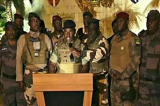 Военные в Габоне свергли профранцузского президента