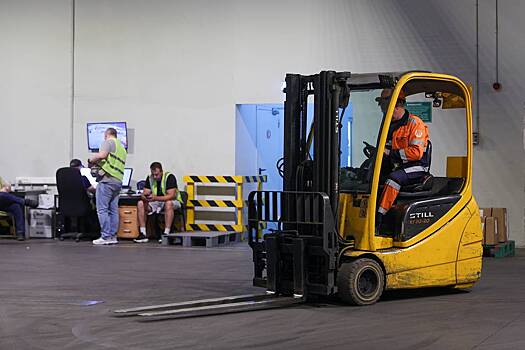 Таможенники указали на заметное снижение внешней торговли России