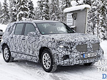 Mercedes-Benz GLB снимает маскировку