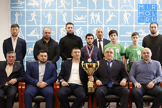 Врио главы Минспорта Дагестана поздравил тяжелоатлетов республики за успехи на всероссийских турнирах