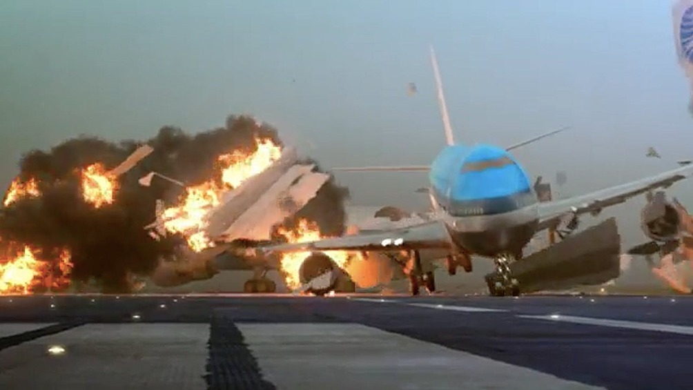 27 марта 1977 года вошло в историю как черный день гражданской авиации. Тогда, 42 года назад, на острове Тенерифе в аэропорту Лос-Родеос на взлетной полосе столкнулись два Boeing 747. Погибли 583 человека, 61 удалось спастись