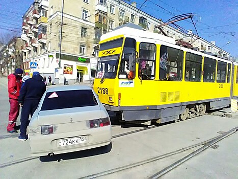 Из-за аварии на Сибиряков-Гвардейцев встали трамваи