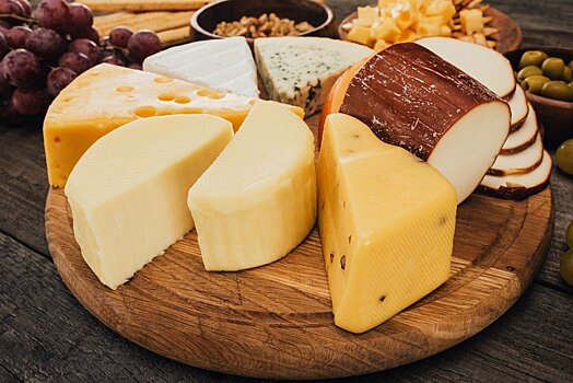 10 полезных свойств сыра