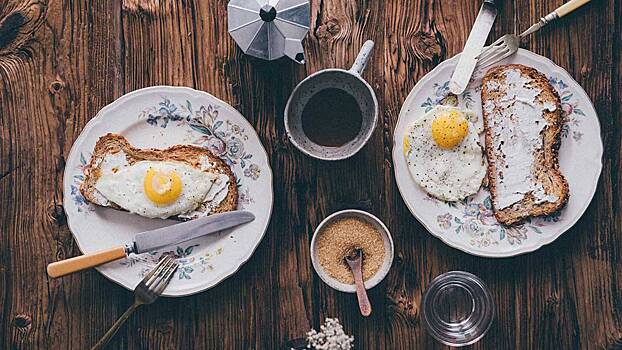 Контролирует сахар и холестерин: почему нельзя пропускать завтрак