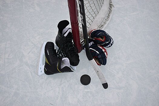 Хоккеисты «Ижстали» уступили на своём льду саратовскому «Кристаллу»