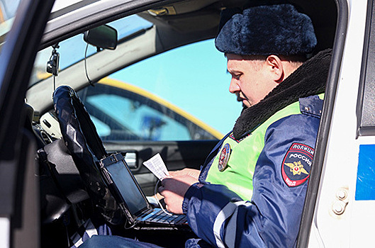 СМИ: ГИБДД планирует штрафовать за мешающий обзору видеорегистратор