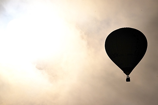 В Британии мужчина выпал из корзины воздушного шара