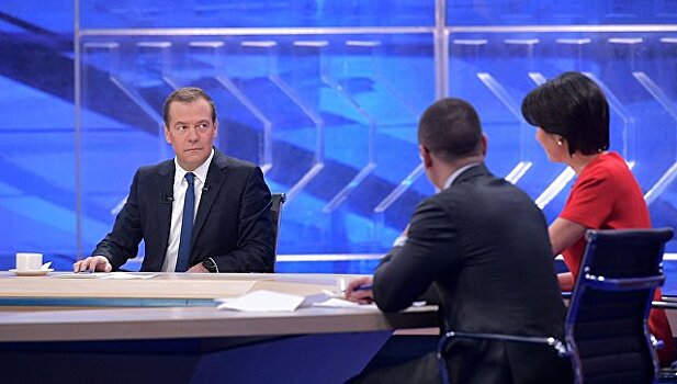 Медведев высмеял заявление о "хакерах - агентах Кремля"