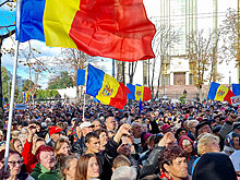 В Кишиневе начался многотысячный митинг против президента Санду