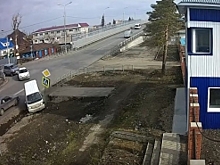 Из жизни омского перекрестка: снесенный знак, иномарка в кювете, таран из КамАЗа и собаки