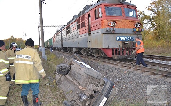 В Старожиловском районе «девятку» протаранил товарный поезд