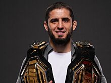 Ислам Махачев опубликовал совместную фотографию с Марио Балотелли