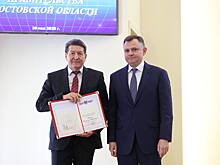 Юрий Слюсарь наградил гендиректора &laquo;Дон-медиа&raquo; Анатолия Максака Почетной грамотой