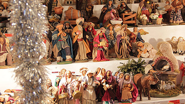 В Италии появились рождественские наборы "благослови-себя-сам"