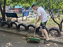Волонтеры Дома народного единства дали старт акции «Чистый двор» в ДНР