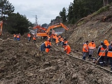 При расчистке железнодорожных путей в Сочи рабочие убрали более 20 тысяч кубометров селевых масс