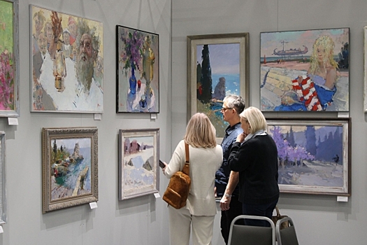 Кадры с выставки «АРТ МИР 2026»: искусство 18 стран на Нижегородской ярмарке