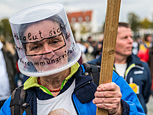 «Инакомыслящие» и «понедельничные». Демонстранты опробуют техники народного восстания