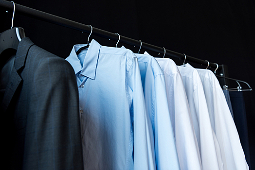 Переход на «удаленку» спровоцировал рост спроса на деловые рубашки и домашние тапочки