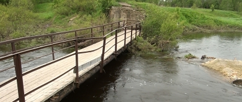Опасный мост под Костромой не дает отремонтировать погода