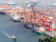 "Рёнхап": российское судно загорелось в Южной Корее, пострадал один человек