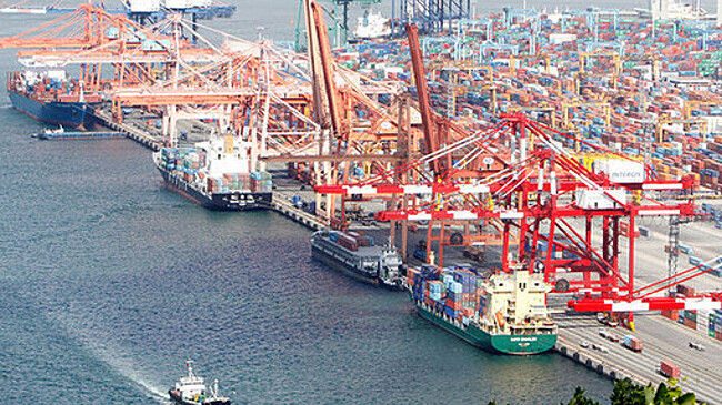 "Рёнхап": российское судно загорелось в Южной Корее, пострадал один человек