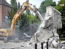 Россия призывает Польшу прекратить разрушение советских монументов