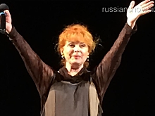 Новикова регулярно выпивает
