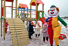 Новые детские игровые площадки открыли в Волоколамске и Ленинском районе