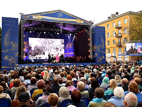 Под открытым небом в Твери прошел гала-концерт "Россия слагалась из наших имен", посвящённый Андрею Дементьеву