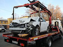 «Мобильный мемориал» с машиной, попавшей в ДТП, проехал по улицам Нижнего Новгорода