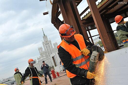 Забытый дебаркадер сменил собственника