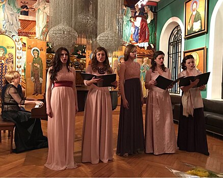 Молодежная филармония "Кусково" устроила "Весенний вернисаж"