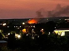 Возникший после взрыва мощный пожар на российском заводе сняли на видео