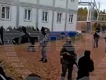 Захват вооруженными людьми российского предприятия попал на видео