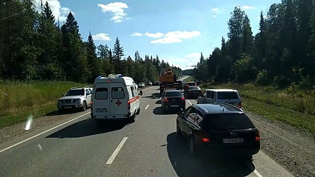 Огромная пробка на Сарапульском тракте, сбитые пешеход и велосипедист в Ижевске: что произошло минувшей ночью