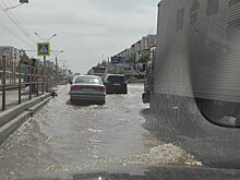 В Барнауле улицу затопило водой из колодца