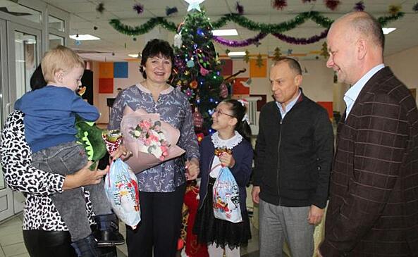 Александр Чуркин подарил маленькой курянке электросамокат