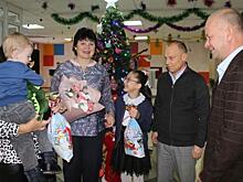 Александр Чуркин подарил маленькой курянке электросамокат