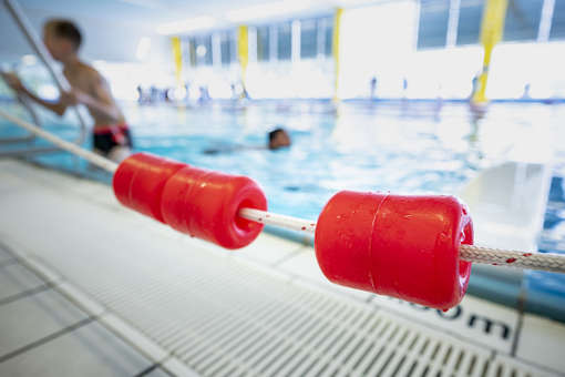 Женщинам в Берлине разрешили купаться топлес в бассейнах